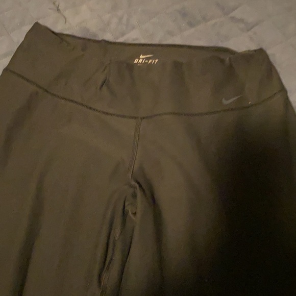 Nike size medium DRI/FIT exercise pants - Picture 2 of 7